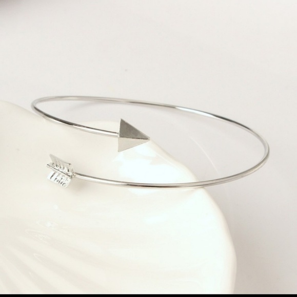 One Size Jewelry - Arrow Bangle Bracelet Silver